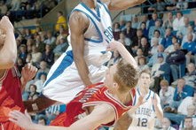 华体会官方网站登录-中国篮球教练团队沟通机制优化研究，篮球教练团队组成