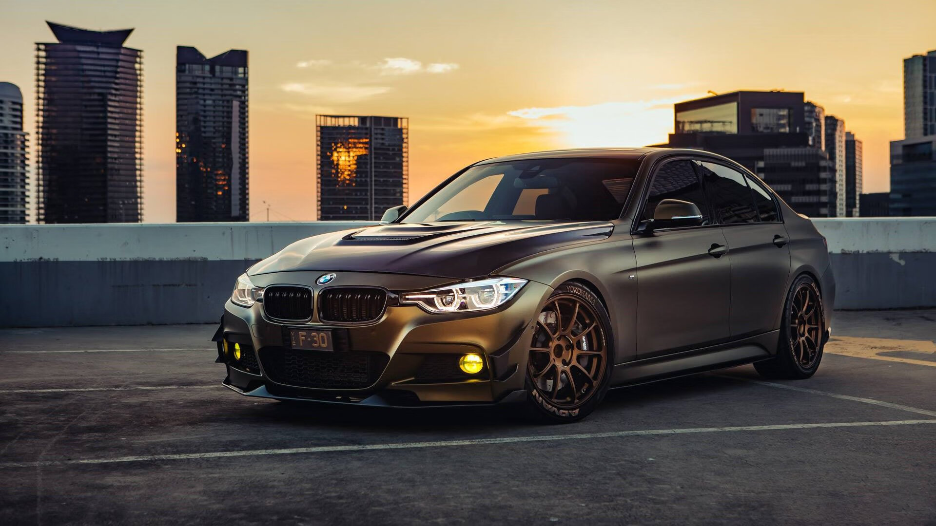 塞维利亚围绕中锋展开多次进攻配合，塞维利亚是强队吗