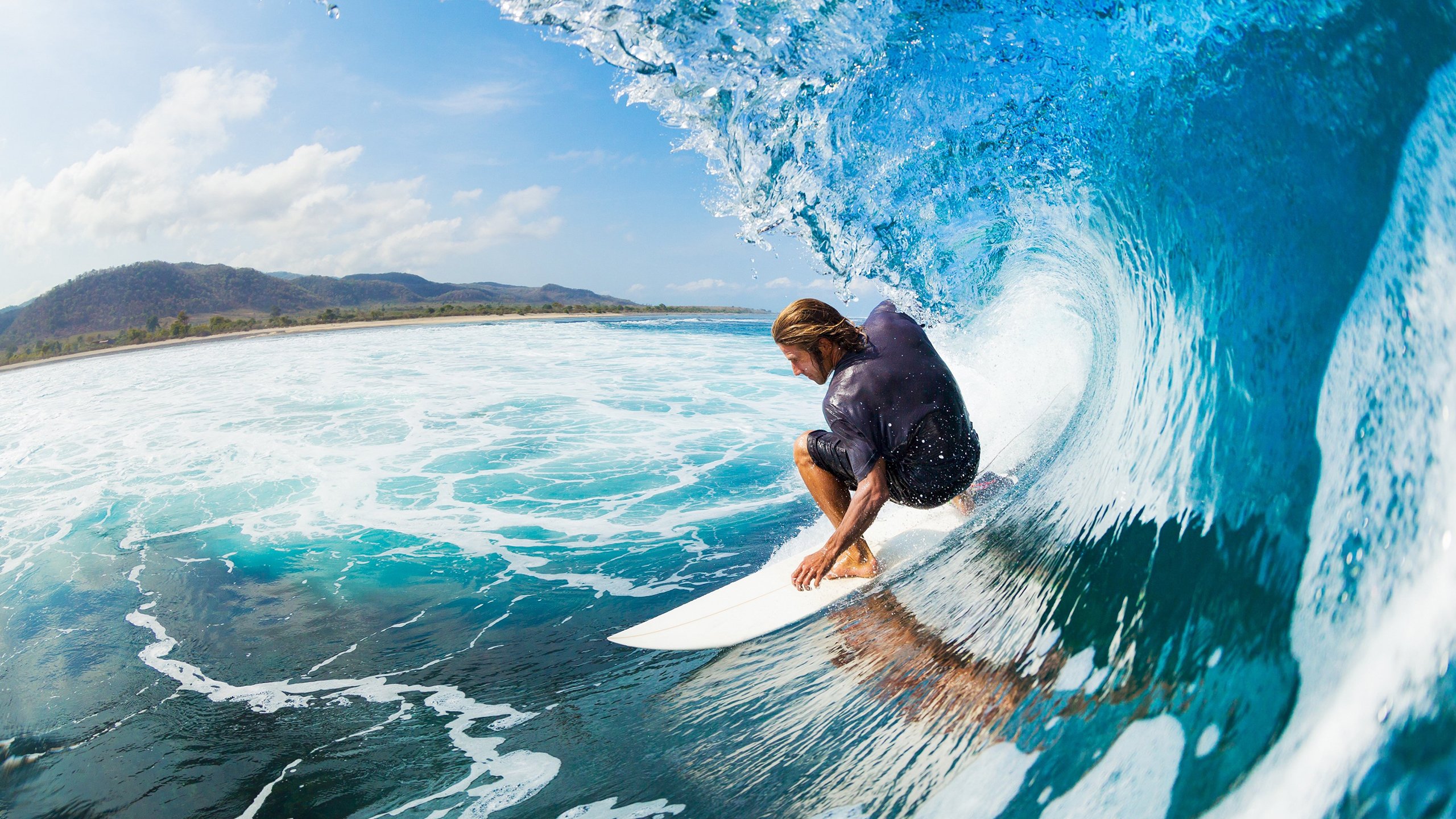 中国队冲线瞬间点燃全场气氛,中国队继续冲