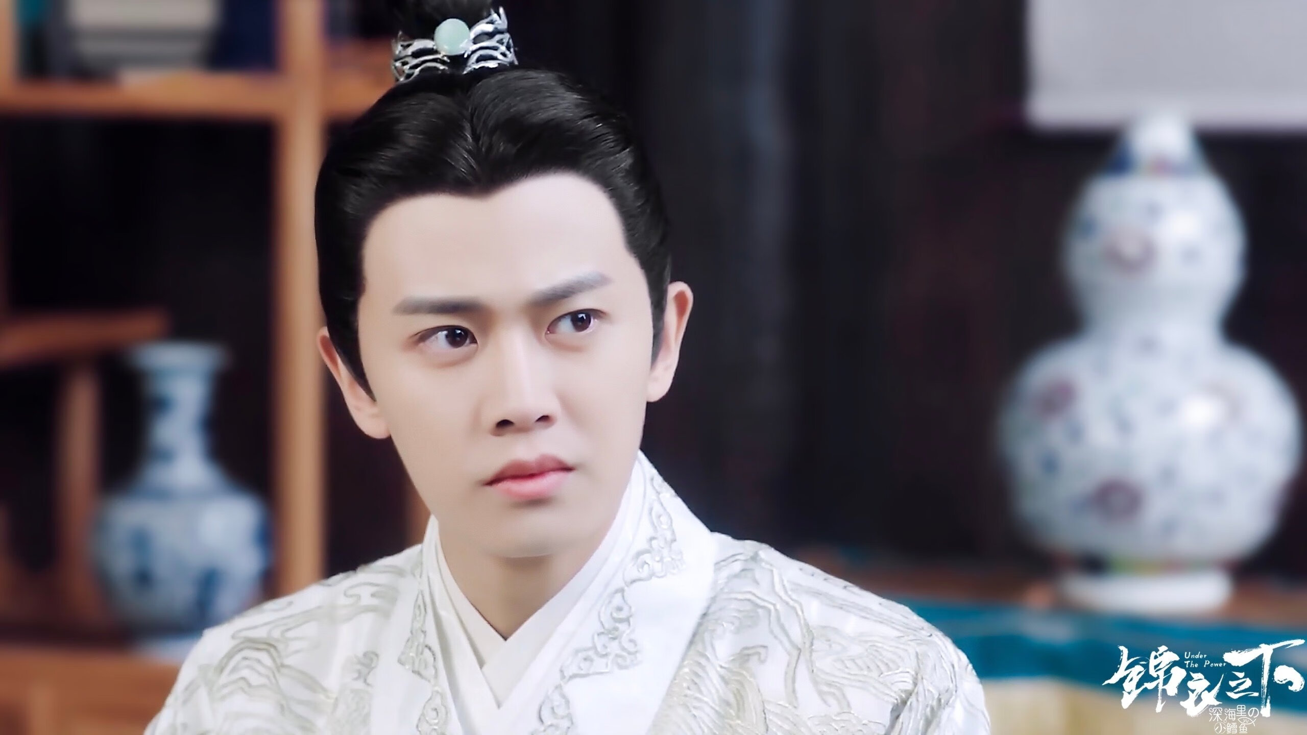 国王助教亲自参与投篮训练指导动作,国王助理教练